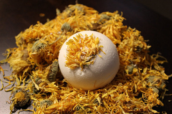 Velura Wellness Bath Bomb — Organic Eucalyptus & Calendula Soak